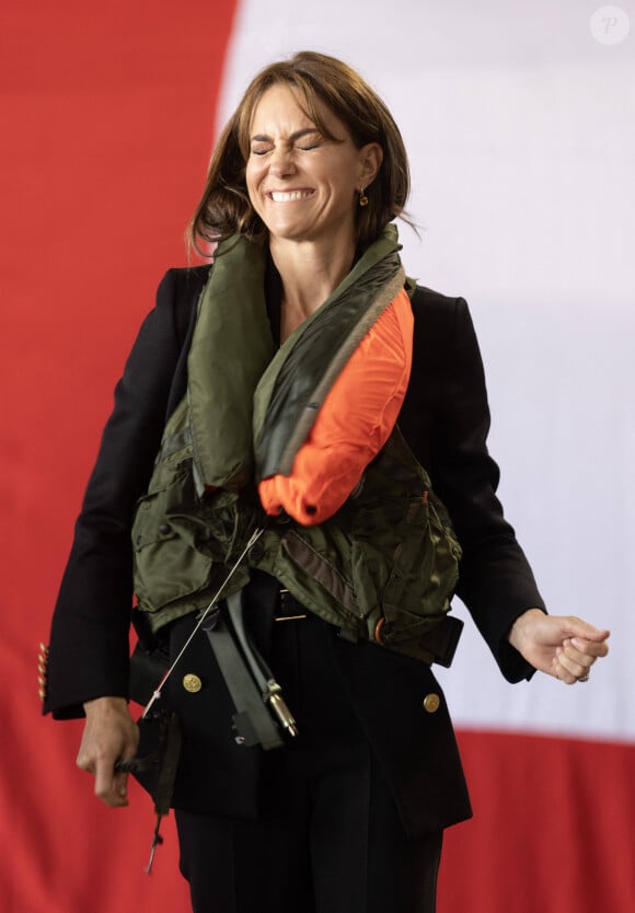 Catherine (Kate) Middleton, princesse de Galles, lors d'une visite à la Royal Naval Air Station (RNAS) Yeovilton, près de Yeovil dans le Somerset, l'une des deux principales stations aériennes de la Royal Navy et l'un des aérodromes militaires les plus fréquentés du Royaume-Uni, le lundi 18 septembre 2023. 