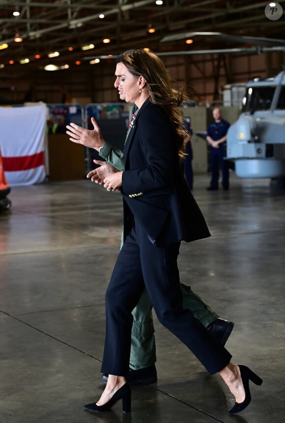 Catherine (Kate) Middleton, princesse de Galles, lors d'une visite à la Royal Naval Air Station (RNAS) Yeovilton, près de Yeovil dans le Somerset, l'une des deux principales stations aériennes de la Royal Navy et l'un des aérodromes militaires les plus fréquentés du Royaume-Uni, le lundi 18 septembre 2023. 