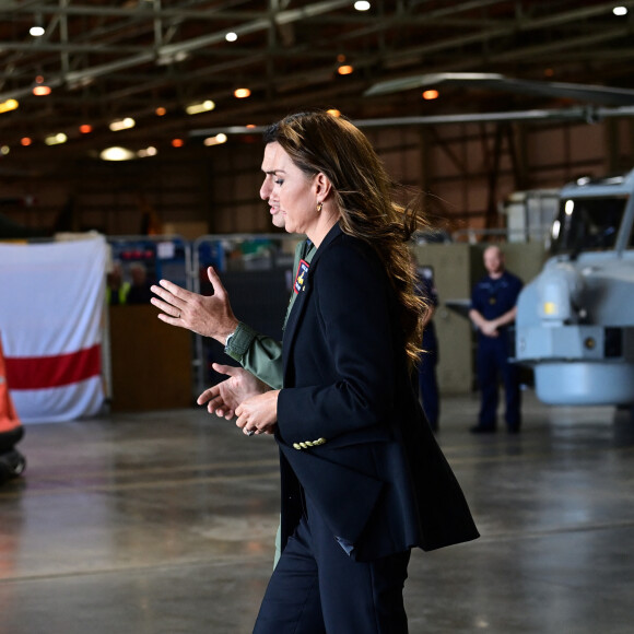 Catherine (Kate) Middleton, princesse de Galles, lors d'une visite à la Royal Naval Air Station (RNAS) Yeovilton, près de Yeovil dans le Somerset, l'une des deux principales stations aériennes de la Royal Navy et l'un des aérodromes militaires les plus fréquentés du Royaume-Uni, le lundi 18 septembre 2023. 