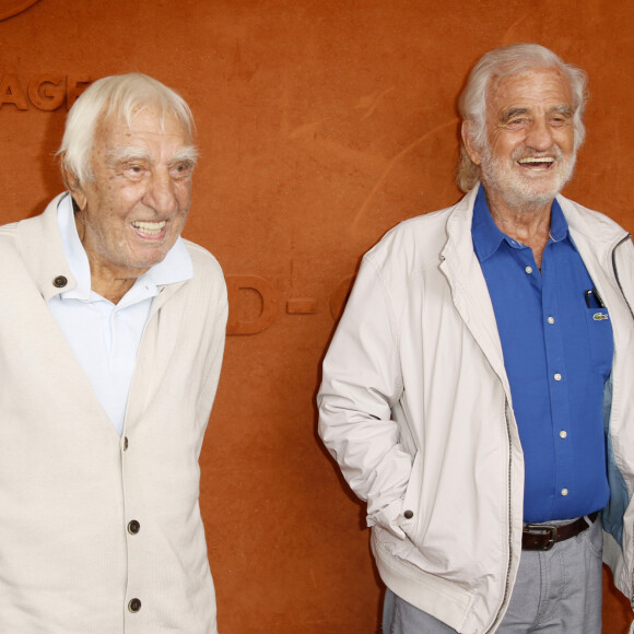 "Au-delà du chagrin et de la tristesse, ce moment-là est une véritable déchirure dans ma vie. C'est une absence immense que je mesure à chaque minute."
Charles Gérard et Jean-Paul Belmondo au village lors des internationaux de tennis de Roland Garros à Paris le 8 juin 2018. © Christophe Aubert via Bestimage