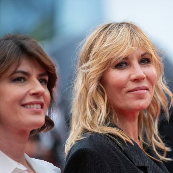 Irène Jacob (habillée en Chanel), Mathilde Seigner, Jean Dujardin - Montée des marches du film "Les plus belles années d'une vie" lors du 72ème Festival International du Film de Cannes. Le 18 mai 2019 © Borde / Bestimage 