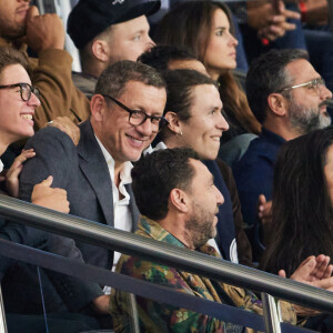 Dany Boon et ses fils Mehdi et Eytan, Olivier Nakache et Éric Toledano - Tribunes du match de Ligue des champions entre le PSG et le Borussia Dortmund (2-0) au Parc des Princes à Paris, le 19 septembre 2023. © Cyril Moreau/Bestimage