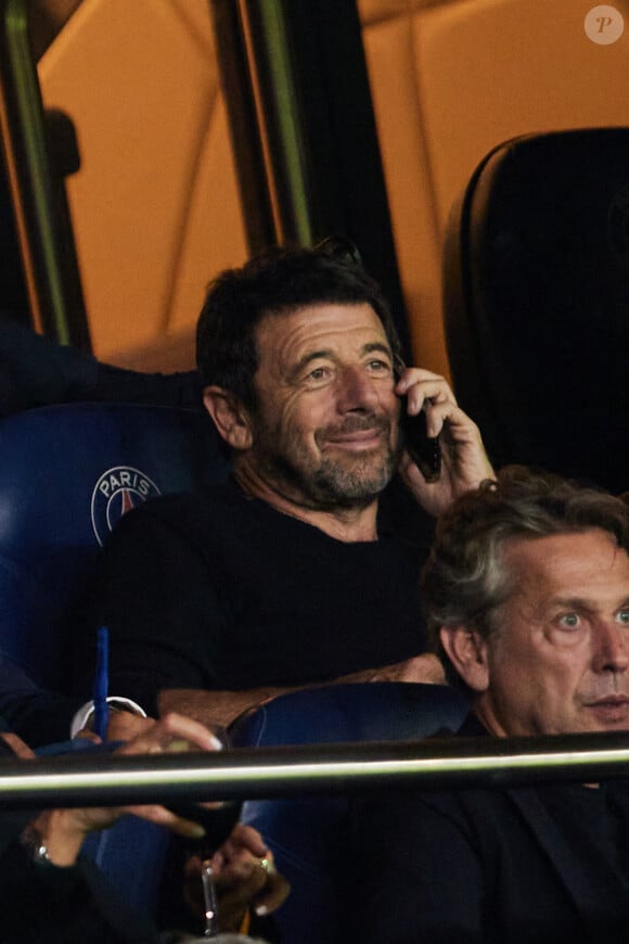 Patrick Bruel - Tribunes du match de Ligue des champions entre le PSG et le Borussia Dortmund (2-0) au Parc des Princes à Paris, le 19 septembre 2023. © Cyril Moreau/Bestimage