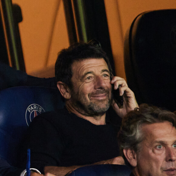 Patrick Bruel - Tribunes du match de Ligue des champions entre le PSG et le Borussia Dortmund (2-0) au Parc des Princes à Paris, le 19 septembre 2023. © Cyril Moreau/Bestimage