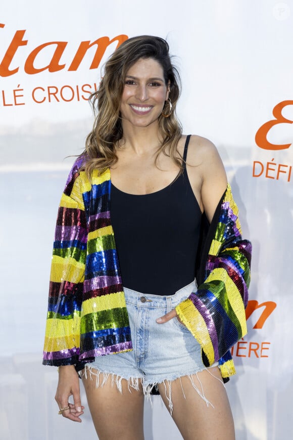 Laury Thilleman - Photocall lors du défilé Etam Croisière 2022 au Domaine de Murtoli, Corse, le 12 mai 2022.