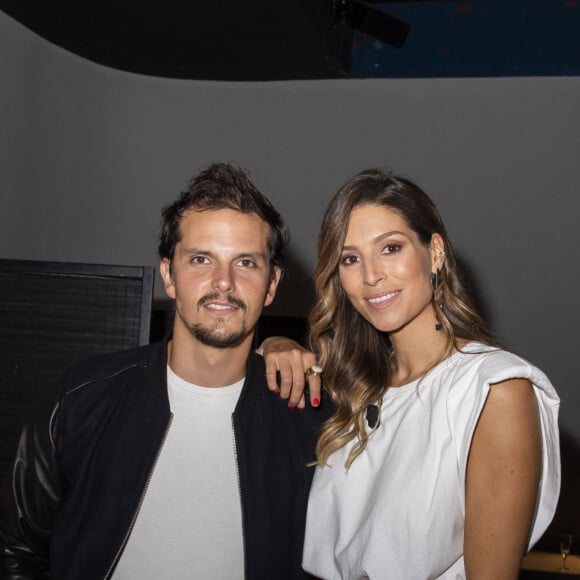 Pour lui, désormais, "le mariage est un peu arriéré". Il propose de faire "la fiesta entre copains" et de planter un arbre "qui symbolisera cette union pour la vie".  
Exclusif - Juan Arbelaez et Laury Thilleman - Backstage de l'enregistrement de l'émission " Surprise Sur Prise ", présentée par L.Thilleman et D.Jack'sman.