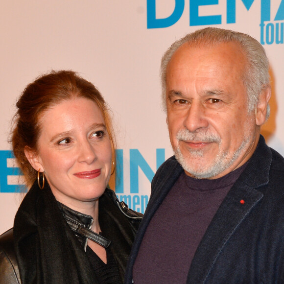 Francis Perrin et sa femme Gersende - Avant première du film "Demain tout commence" au Grand Rex à Paris le 28 novembre 2016.