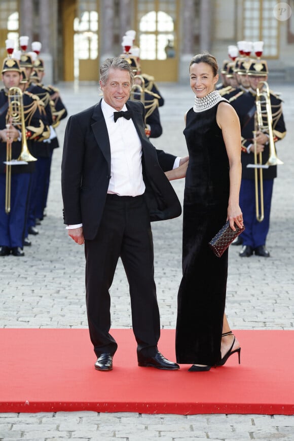 Hugh Grant et sa femme Anna Elisabet Eberstein - Dîner d'Etat au château de Versailles en l'honneur de la visite officielle du roi et de la reine d'Angleterre en France (20 - 22 septembre 2023), le 20 septembre 2023. 150 invités triés sur le volet ont été conviés à cette occasion. © Jacovides-Moreau / Bestimage 