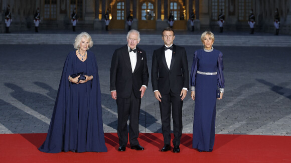 Brigitte Macron et Camilla assorties pour le dîner d'Etat à Versailles, la reine parée d'un impressionnant collier de diamants