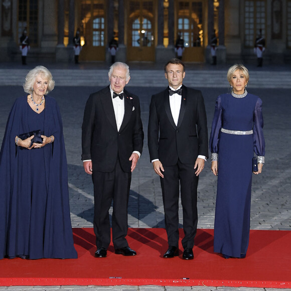 Brigitte Macron et Camilla Parker Bowles étaient assorties à Versailles.
La reine consort Camilla Parker Bowles, le roi Charles III d'Angleterre, Emmanuel Macron et sa femme Brigitte - Dîner d'Etat au château de Versailles en l'honneur de la visite officielle du roi Charles III d'Angleterre et de la reine consort Camilla Parker Bowles de trois jours en France. © Moreau-Jacovides / Bestimage