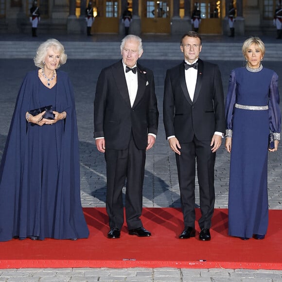 La reine était parée d'un impressionnant collier de diamants.
La reine consort Camilla Parker Bowles, le roi Charles III d'Angleterre, Emmanuel Macron et sa femme Brigitte - Dîner d'Etat au château de Versailles en l'honneur de la visite officielle du roi Charles III d'Angleterre et de la reine consort Camilla Parker Bowles de 3 jours en France. Le 20 septembre 2023 © Moreau-Jacovides / Bestimage 