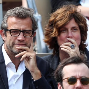 Fabien Galthié est un homme discret. Mais on sait qu'il a épousé une certaine Coline en 2002.
Fabien Galthié et sa femme Coline Galthié - Célébrités dans les tribunes des internationaux de France de tennis de Roland Garros à Paris. © Jacovides-Moreau/Bestimage 