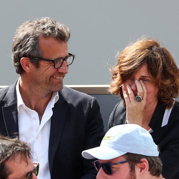 Ils ont habité ensemble dans l'Hérault.
Fabien Galthié et sa femme Coline Galthié - Célébrités dans les tribunes des internationaux de France de tennis de Roland Garros à Paris, France, le 6 juin 2019. © Jacovides-Moreau/Bestimage 