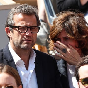 Elle y travaillait comme masseuse-kinésithérapeute.
Fabien Galthié et sa femme Coline Galthié - Célébrités dans les tribunes des internationaux de France de tennis de Roland Garros à Paris, France, le 6 juin 2019. © Jacovides-Moreau/Bestimage