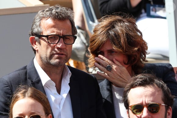 Elle y travaillait comme masseuse-kinésithérapeute.
Fabien Galthié et sa femme Coline Galthié - Célébrités dans les tribunes des internationaux de France de tennis de Roland Garros à Paris, France, le 6 juin 2019. © Jacovides-Moreau/Bestimage