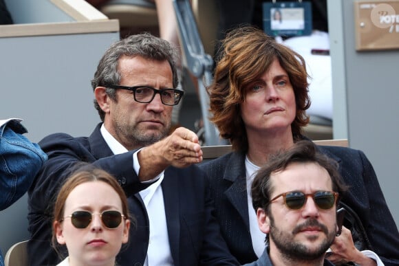 Fabien Galthié et sa femme Coline Galthié - Célébrités dans les tribunes des internationaux de France de tennis de Roland Garros à Paris, France, le 6 juin 2019. © Jacovides-Moreau/Bestimage 