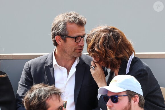 Coline était tombée "sous le charme" de cette région.
Fabien Galthié et sa femme Coline Galthié - Célébrités dans les tribunes des internationaux de France de tennis de Roland Garros à Paris, France, le 6 juin 2019. © Jacovides-Moreau/Bestimage 