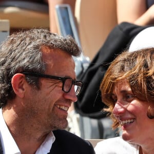 Fabien Galthié et sa femme Coline Galthié - Célébrités dans les tribunes des internationaux de France de tennis de Roland Garros à Paris, France, le 6 juin 2019. © Jacovides-Moreau/Bestimage 