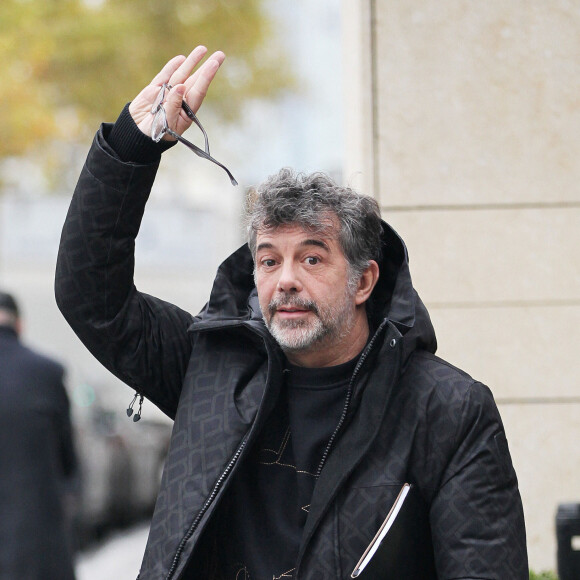 Stéphane Plaza à la sortie de l'émission "Les Grosses Têtes" aux studios RTL à Neuilly-sur-Seine, France, le 21 novembre 2022. © Jonathan Rebboah/Panoramic/Bestimage 