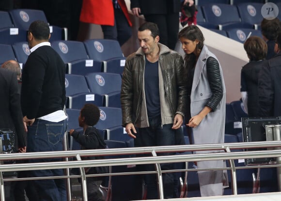 Michaël Cohen, et Malika Ménard dans les tribunes du parc des princes pour assister au match de football PSG-Toulouse (victoire 5 à 0 du PSG) le 7 novembre 2015