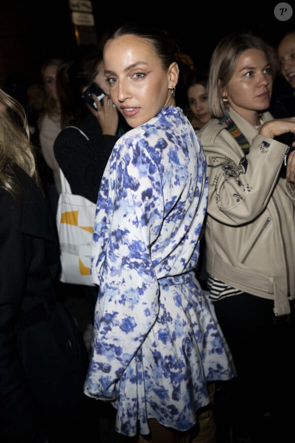 Carla Ginola au défilé Isabel Marrant "Collection Prêt-à-Porter Printemps/Eté 2023" lors de la Fashion Week de Paris (PFW), le 29 septembre 2022. 
