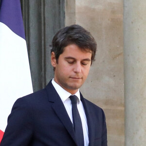 Gabriel Attal, ministre de l'Éducation nationale et de la Jeunesse à la sortie du conseil des ministres, au palais de l'Elysée, Paris, le 30 août 2023 © Stéphane Lemouton / Bestimage