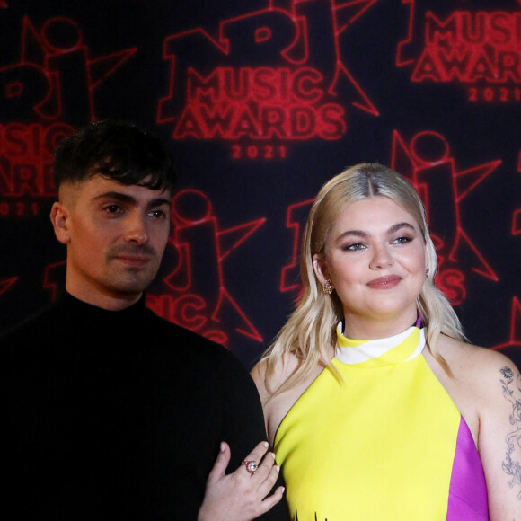 Florian Rossi et sa compagne Louane Emera lors de la 23ème édition des NRJ Music Awards 2021 au Palais des Festivals de Cannes, le 20 novembre 2021. © Dominique Jacovides/Bestimage 