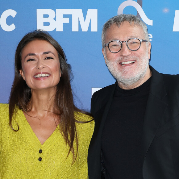 Julie Hammett et Laurent Ruquier lors de la conférence de presse de rentrée BFM TV. - RMC du groupe Altice France à Paris, France, le 31 août 2023. © Coadic Guirec/Bestimage 
