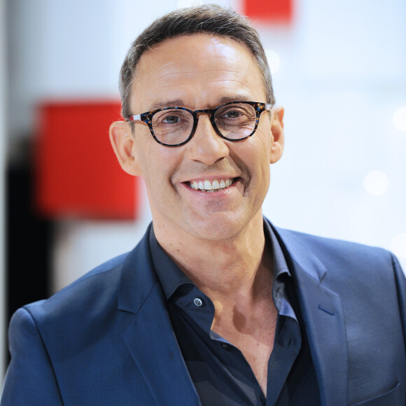 Julien Courbet est un visage que les Français connaissent bien !
Exclusif - Julien Courbet - Enregistrement de l'émission "Vivement Dimanche prochain" présentée par M.Drucker © Guillaume Gaffiot / Bestimage 