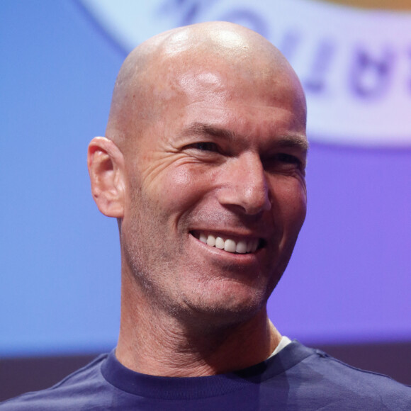 Il est devenu un proche de Zinedine Zidane, sur qui il a écrit une biographie
 
Zinédine Zidane - Cérémonie de remise des prix des Ambassadeurs ELA et lancement de la nouvelle campagne "Mets tes baskets et bats la maladie" à la Cité des Sciences et de l'Industrie à Paris. Le 7 juin 2023 © Christophe Clovis / Bestimage