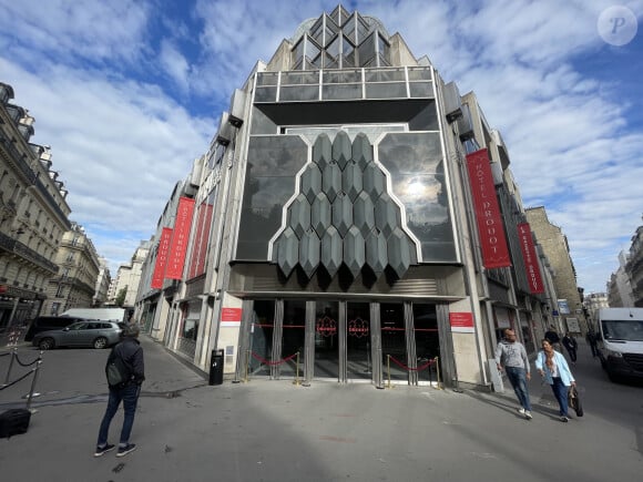 Une vente qui s'est déroulée à  l'hôtel Drouot à Paris
Gérard Depardieu a vendu sa collection d'art (Dubuffet, Léger, Redon, Saint Phalle, Zadkine ou Picasso...) aux enchères à Paris à partir du 25 septembre 2023. La vente aux enchères exceptionnelle a eu lieu mardi 26 et mercredi 27 septembre 2023 à l'hôtel Drouot à Paris. Il a fallu pas moins de quatre pièces pour exposer la collection Depardieu : trois bronzes de Rodin acquis après le tournage de Camille Claudel, une sculpture en terre cuite d'Ossip Zadkine, des eaux-fortes de Joan Miro... L'une de ces pièces, un bronze de Germaine Richier, est estimée entre 500 000 et 800 000 €. C'est l'une des pièces phares de la vente. © Christophe Clovis/Bestimage