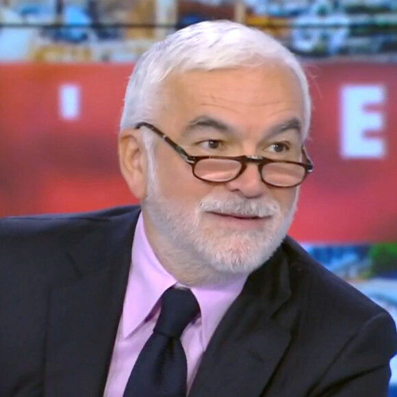 Pascal Praud sur le plateau de "L'heure des pros" sur CNews.