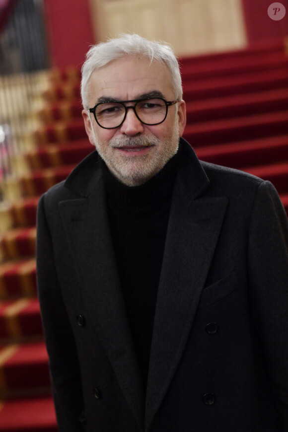 Exclusif - Pascal Praud lors de la première de la pièce de théâtre "L'avare" au Théâtre des Variétés à Paris le 15 janvier 2022 © Rachid Bellak / Bestimage 