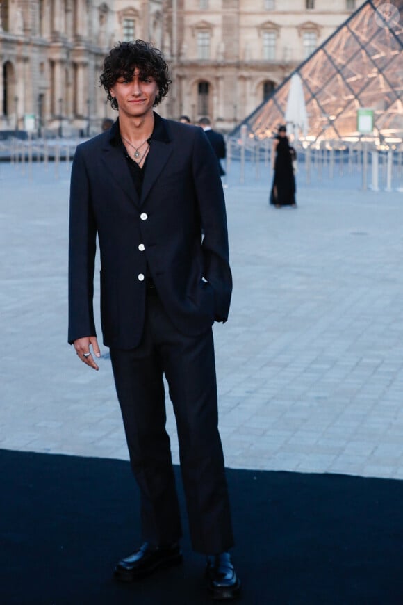 Gavin Casalegno - Photocall de la soirée Lancome X Louvre lors de la Fashion week de Paris (PFW), dans la cour du musée du Louvre, à Paris, France, le 26 septembre 2023. © Christophe Clovis/Bestimage 