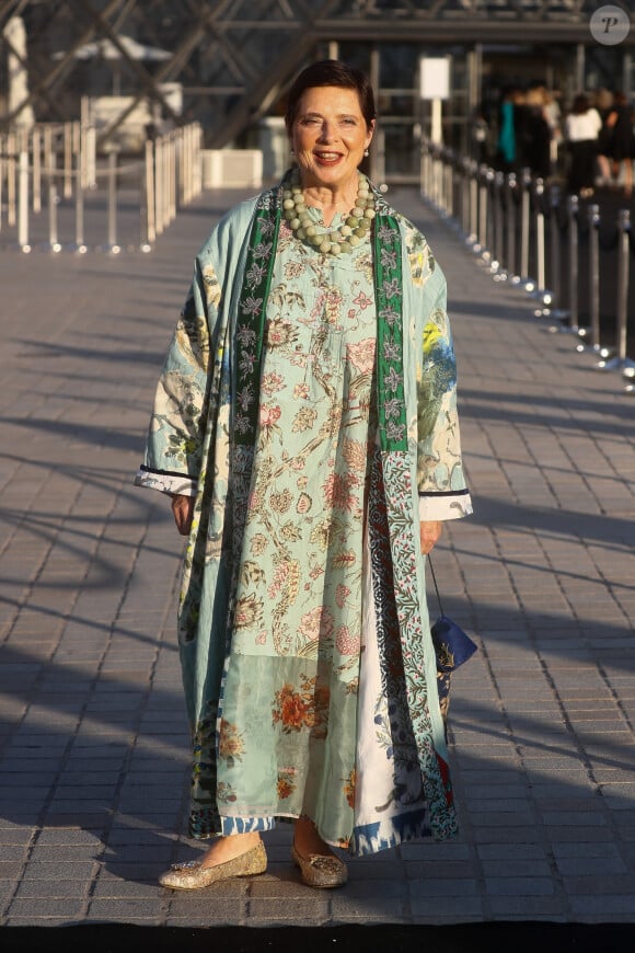 Isabella Rossellini - Photocall de la soirée Lancome X Louvre lors de la Fashion week de Paris (PFW), dans la cour du musée du Louvre, à Paris, France, le 26 septembre 2023. © Christophe Clovis/Bestimage 