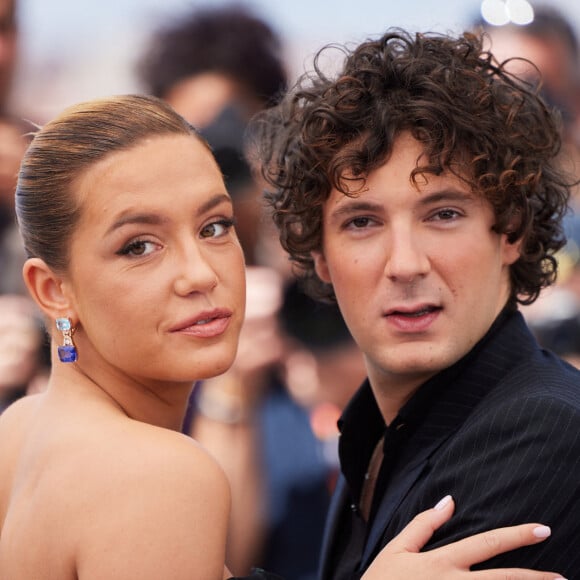 Lors de ce fameux tournage, la comédienne a bien dû s'arrêter quelques jours puisqu'elle a été victime d'un accident lors d'une scène d'action.
Adèle Exarchopoulos et Vincent Lacoste au photocall de "Elemental (élémentaire)" lors du 76ème Festival International du Film de Cannes, le 27 mai 2023. © Moreau/Jacovides/Bestimage