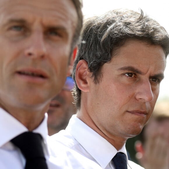 Le président français Emmanuel Macron et le ministre de l'éducation, Gabriel Attal se rendent dans les Pyrénées-Atlantiques, à Orthez, aux côtés des élèves et personnels du collège Daniel Argote, à l'occasion de la rentrée scolaire, France, le 5 septembre 2023. © Stéphane Lemouton/Bestimage 