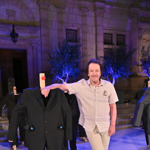 Exclusif - Jean-Hugues Anglade après la lecture de "Je me suis bien amusé. Au revoir et merci" lettres de Romain Gary, mise en scène de Jérémie Lippmann et adaptatée par Virginie Berling lors de la soirée de clôture, dans la cour du château de Grignan, de la 26ème édition du festival de la Correspondance de Grignan, France, le 9 juillet 2022© Bruno Bebert/Bestimage 