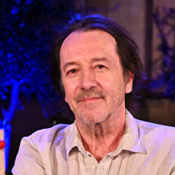 Exclusif - Jean-Hugues Anglade après la lecture de "Je me suis bien amusé. Au revoir et merci" lettres de Romain Gary, mise en scène de Jérémie Lippmann et adaptatée par Virginie Berling lors de la soirée de clôture, dans la cour du château de Grignan, de la 26ème édition du festival de la Correspondance de Grignan, France, le 9 juillet 2022. © Bruno Bebert/Bestimage 