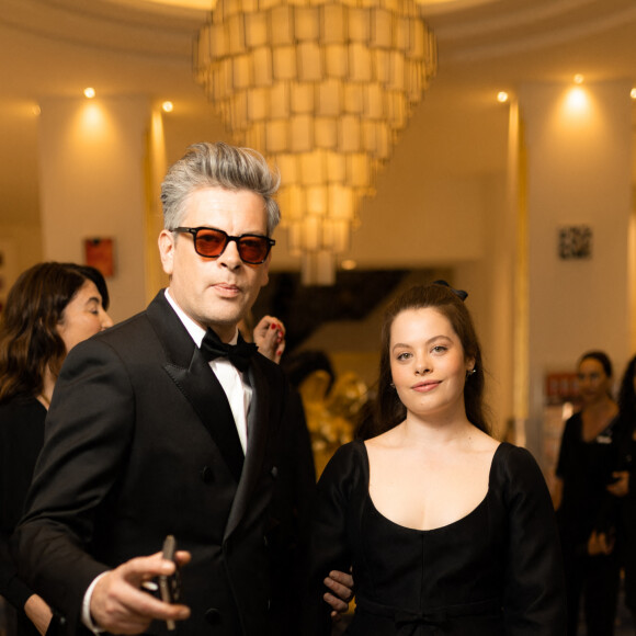 Benjamin Biolay et sa fille Anna - Personnalités à l'hôtel Martinez avant la montée des marches du film Indiana Jones et le cadran de la destinée (Indiana Jones and the Dial of destiny) lors du 76ème Festival International du Film de Cannes le 18 mai 2023. © Tiziano Da Silva / Pierre Perusseau / Bestimage 