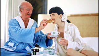 Caroline Barclay cash sur Eddie, son mari mort ruiné : "Il vivait comme un milliardaire qu'il n'était pas du tout"