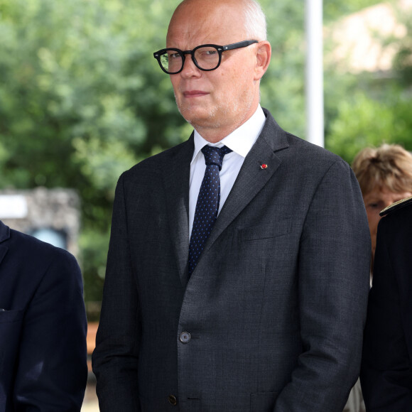Info - Edouard Philippe ne se rendra pas aux journées d'été d'Europe Écologie-Les Verts, alors qu'EELV est empêtré dans une polémique autour de la présence du rappeur Médine - Edouard Philippe lors de l'inauguration du portrait de Simone Veil dans le Square des Grands Principes Républicains à Arès en Gironde. Le 10 juin 2023 © Jean-Marc Lhomer / Bestimage  