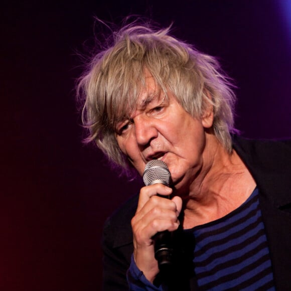 Jacques Higelin sur scene lors de la soiree "Rock sans papiers" a Paris Bercy, samedi 18 septembre . 