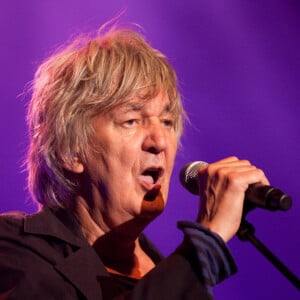 Jacques Higelin sur scene lors de la soiree "Rock sans papiers" a Paris Bercy, samedi 18 septembre . 