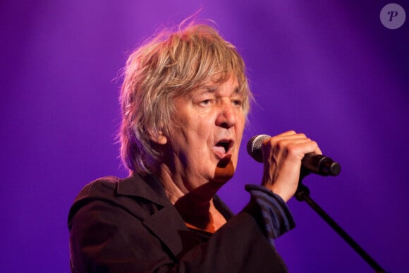 Jacques Higelin sur scene lors de la soiree "Rock sans papiers" a Paris Bercy, samedi 18 septembre . 