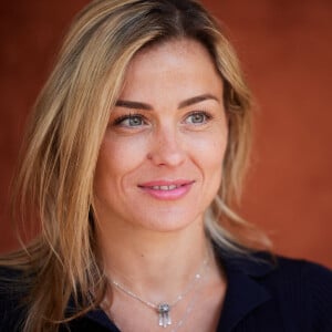 "J'attends un petit bébé qui commence à pointer le bout de son nez, beaucoup même", a déclaré l'ancienne joueuse
Laure Boulleau au village lors des Internationaux de France de tennis de Roland Garros 2023, à Paris, France, le 4 juin 2023. © Cyril Moreau/Bestimage