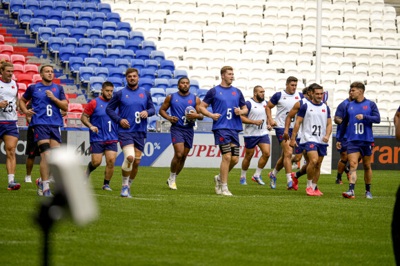 En cas de victoire, les Bleus termineront premier de leur groupe
Les joueurs de l'équpe de France de rugby lors d'une séance d'entraînement au stade OL de Decines-Charpieu, près de Lyon, dans le sud-est de la France, le 4 octobre 2023, lors de la Coupe du monde de rugby en France 2023.