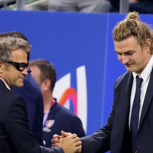 Fabien Galthié et Bastien Chalureau - Femmes de joueurs et joies à l'issue du match de Coupe du monde de rugby entre la France et l'Italie (60-7) à Lyon le 6 octobre 2023. © Cyril Moreau-Dominique Jacovides/Bestimage 