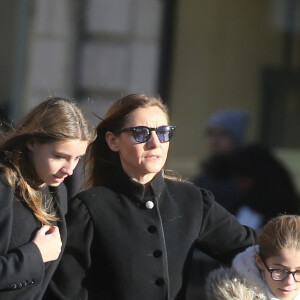 Clotilde Courau et ses filles Luisa et Vittoria - Arrivées des personnalités en l'église de La Madeleine pour les obsèques de Johnny Hallyday à Paris. Le 9 décembre 2017 