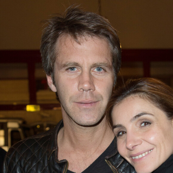 Depuis plus de 20 ans, ils sont en effet propriétaires d'une maison en Italie où ils se rejoignent régulièrement.
Exclusif - Le prince Emmanuel Philibert de Savoie et la princesse Clotilde (Courau) - People au Theatre de Paris pour les 70 ans de Johnny Hallyday. Le 15 juin 2013